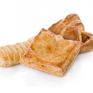 Пирожки из слоеного теста с мясом