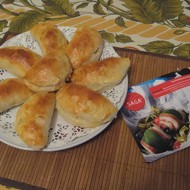 Пирожки из творожного теста с яблоками и сахаром