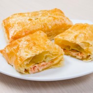 Пирожки с копченым лососем и фетой