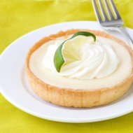 Пирожные с кремом из сгущенного молока и лаймов