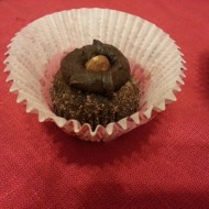 Пирожное «Картошка» с вишней и миндалем