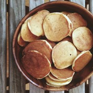 Пышные кефирные оладьи