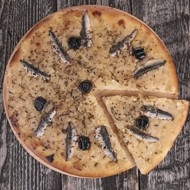 Писсаладьер с запеченным луком