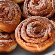 Плюшки с корицей и мускатным орехом