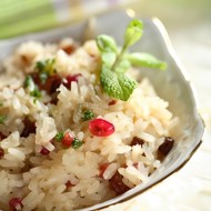 Плов с гранатом, сухофруктами и тимьяном