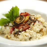 Плов с копченой макрелью и грибами