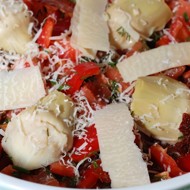 Поджаренные томаты с артишоками и хрустящим пармезаном