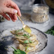 Полбяные вареники с щавелем и отварным яйцом