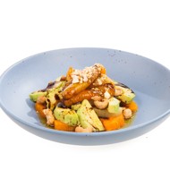 Полезный салат из авокадо, батата и болгарского перца