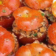 Помидоры фаршированные бараниной, кедровыми орешками и мятой