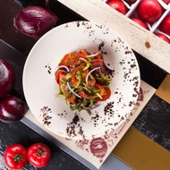 Помидоры с крымским луком