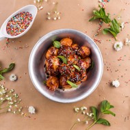 Пончики с шоколадным соусом