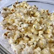 Попкорн с лимоном и розмарином