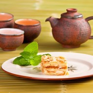 Порционные «Наполеоны» с яблоками и взбитыми сливками