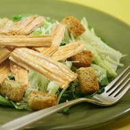 Постный «Цезарь» со спаржей