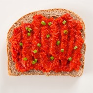 Постный спред из томатов и красных перцев с семенами подсолнуха