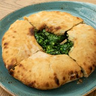 Постное хачапури со шпинатом и зеленью