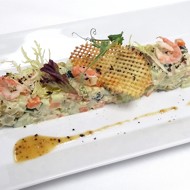 Постный оливье с креветками и медово-горчичным соусом