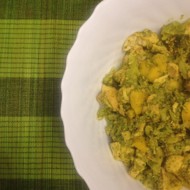 Пряная курица карри с брокколи и манго в сметанном соусе