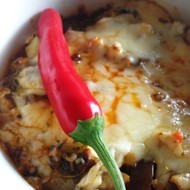 Пряные овощи, запеченные под сыром