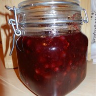 Пряный клюквенный соус со сливами и чили