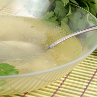 Прозрачный мясной бульон