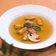 Прозрачный томатный суп