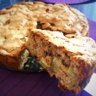 Пряная осенняя шарлотка с ореховым сиропом