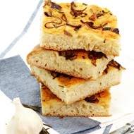 Пшеничный хлеб с луком