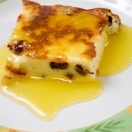 Пудинг из творога с изюмом