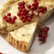 Пудинг творожный с изюмом и яблоками