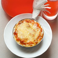 Пулярда, запеченная с помидорами