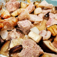 Рагу из свиных щек и баклажана