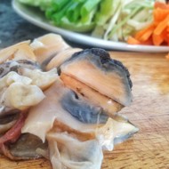 Рапаны с кусочками свинины на воке