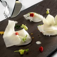 Равиоли с крабами и зеленым яблоком