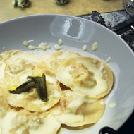 Равиоли с крабовым мясом и сливочным соусом