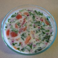 Райта с кресс-слататом и помидорами