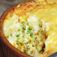 Рыбный пирог с белым соусом