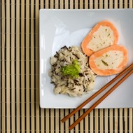 Рыбный рулет с яйцом и зеленью