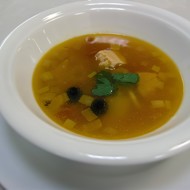 Рыбный суп с лососем, дорадой и кальмарами