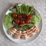 Риет из копченого лосося с соусом из красной икры