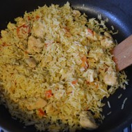 Рис с курицей и помидорами