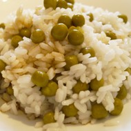 Рис с зеленым горошком