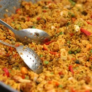 Рис со свининой и зеленым горошком