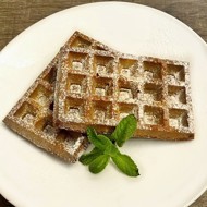 Рисово-банановые вафли с зеленой матчей