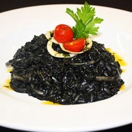 Ризотто с чернилами каракатицы