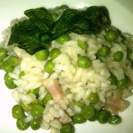 Ризотто с панчеттой, зеленым горошком и мятой