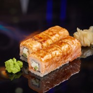 Ролл «Филадельфия» в карамели с красной икрой