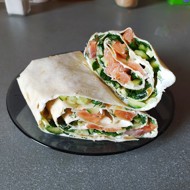 Ролл из лаваша со слабосоленой семгой