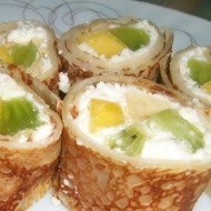 Роллы с фруктами и творогом